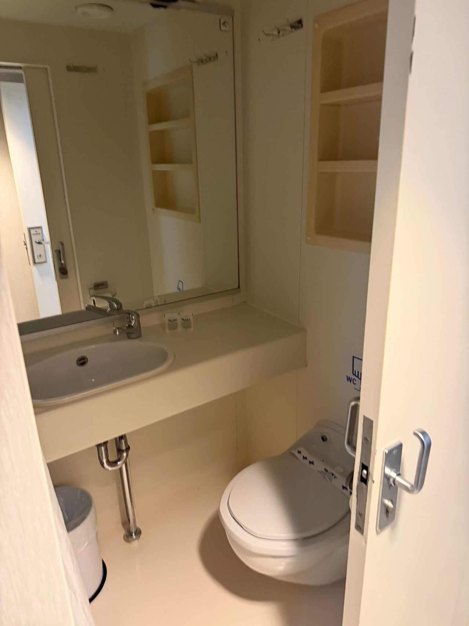 aa2c1faa-fbf7-422f-87b3-1994c6ea6f80